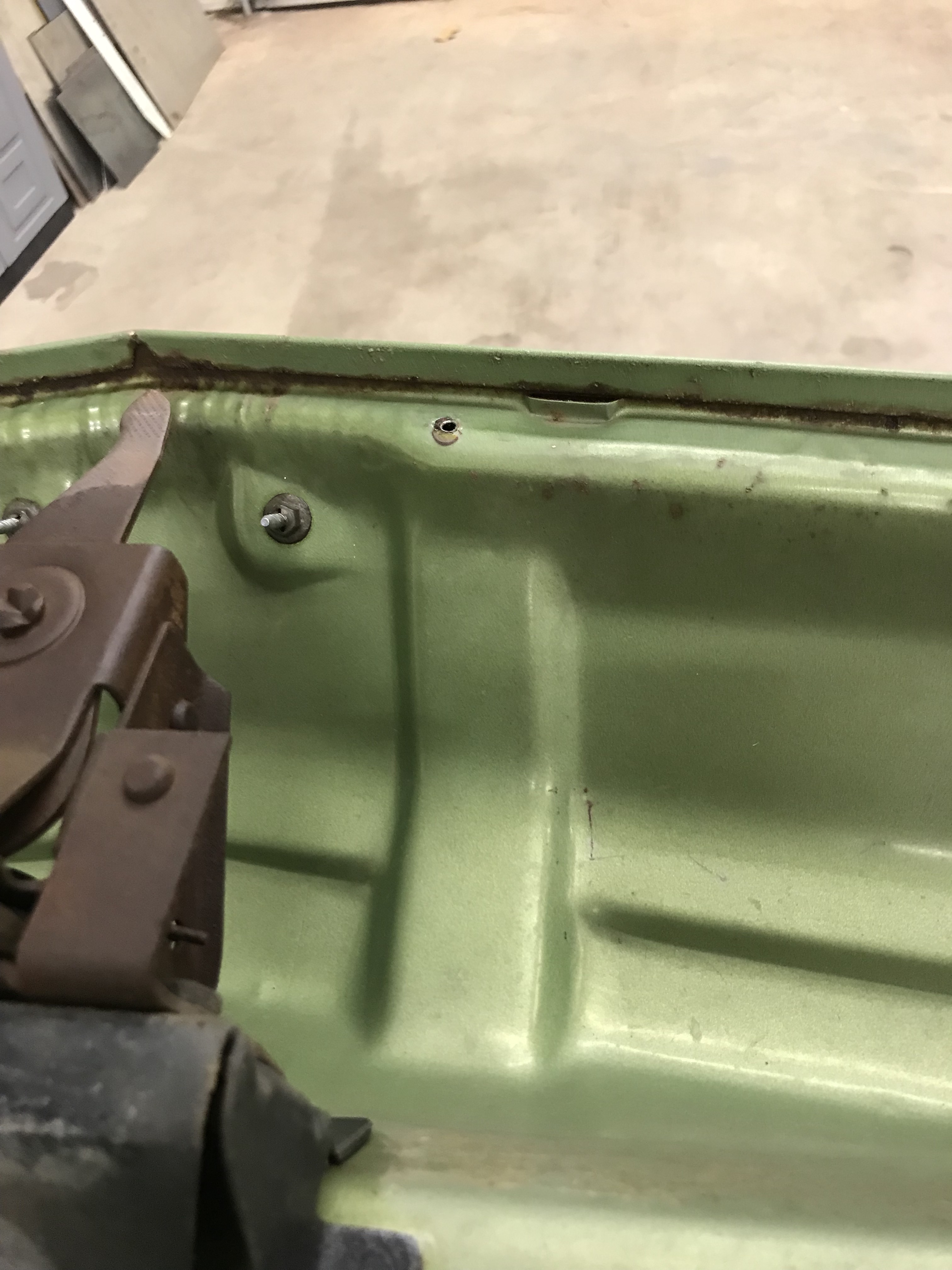 Comet hood under lip 2