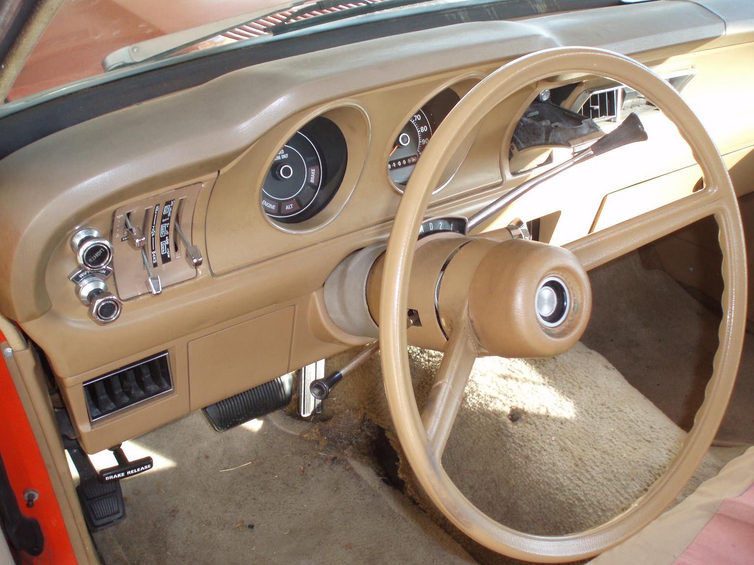 Interior 76 Comet